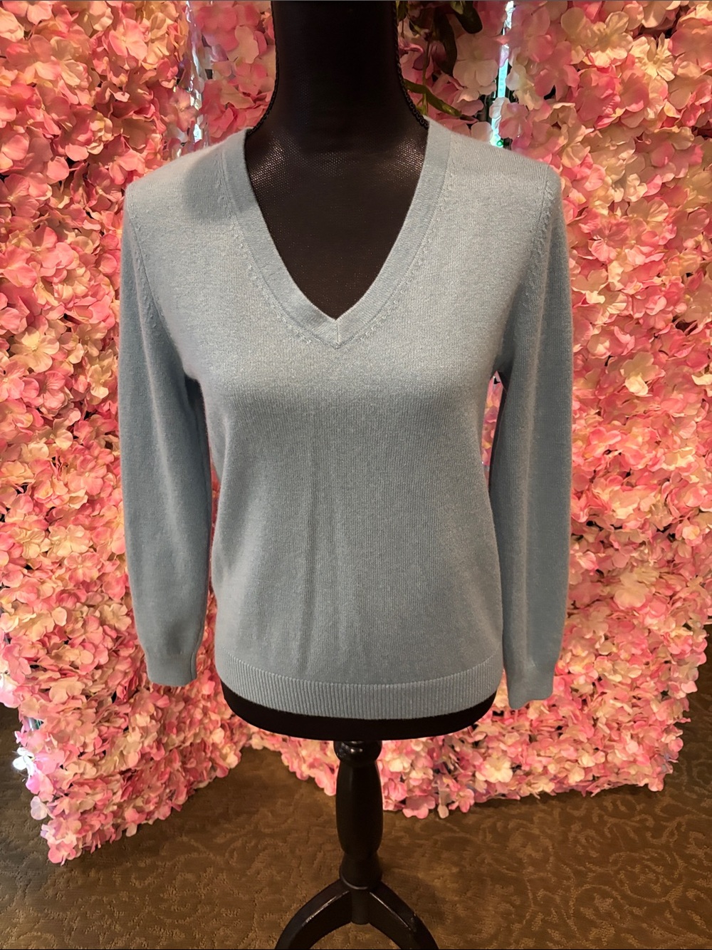 Garnett Hill Cashmere v neck sweater
